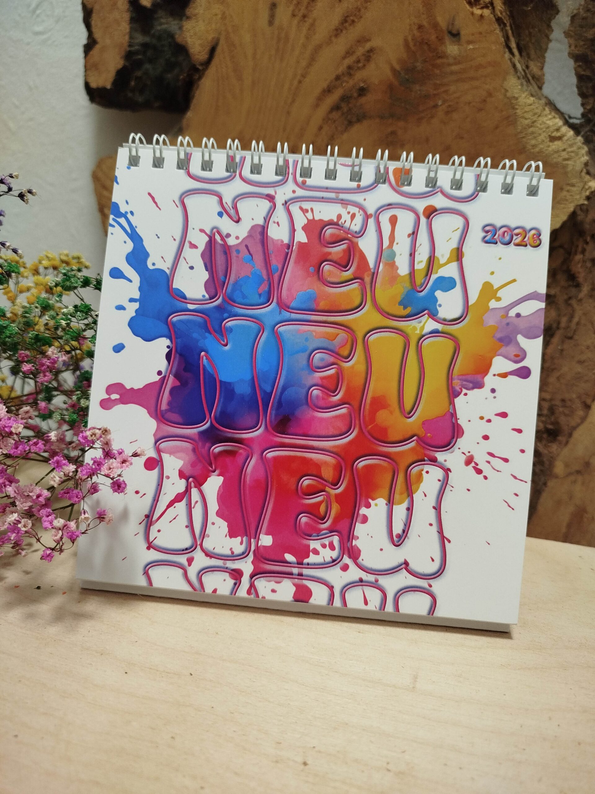 Farbenfroher Kalender "Neues Jahr 2024" mit Splash-Art Design.