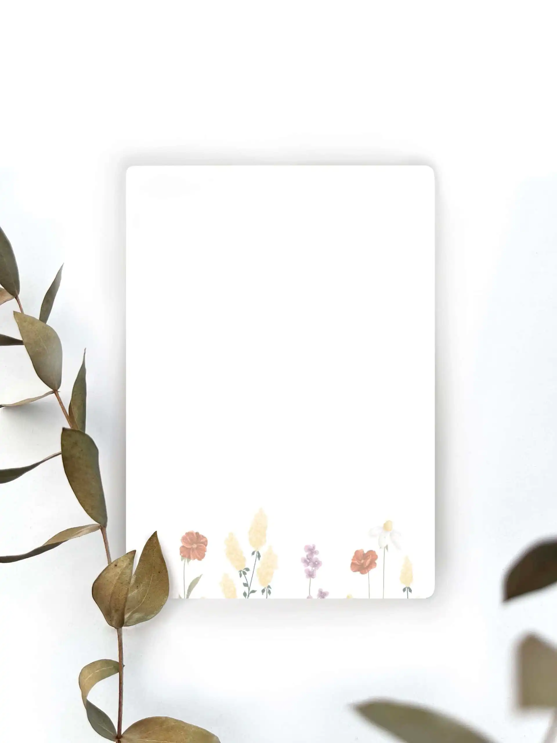 Christliche Karte | Ermutigung | 1. Petrus 1,3 | Bibelvers, christliches Geschenk 2 Sanfter Blumenrahmen auf weißer Karte mit Naturzweigen, minimalistische Hochzeits- oder Einladungskarte.