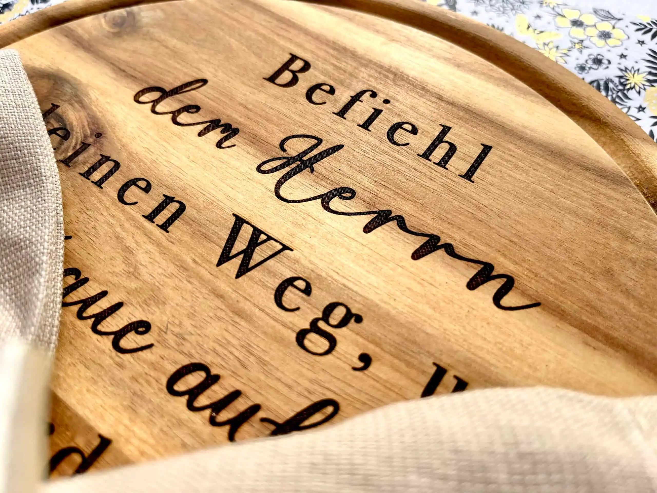 Weihnachtsgeschenk Set, Geschenkset für Frauen mit Bibelvers Schneidebrett graviert Mütter geschenk Set für Mama 2 Segensreiches Holzschild mit christlichem Spruch, Geschenkidee für Gläubige.