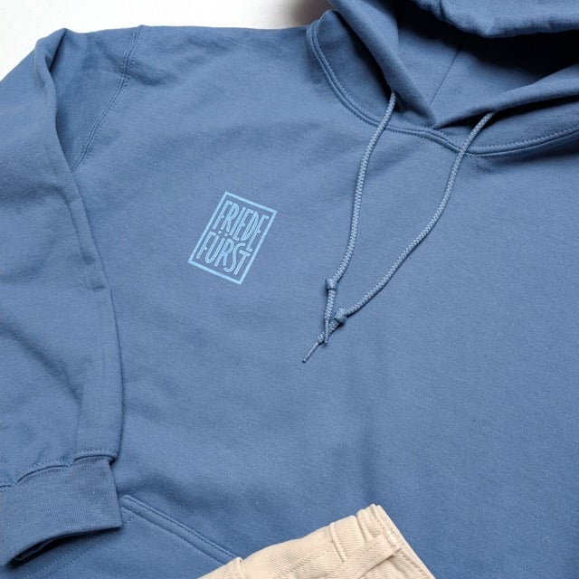 Moderner Christlicher Hoodie Mit Friedefürst Logo Für Spiritualität Und Glauben.