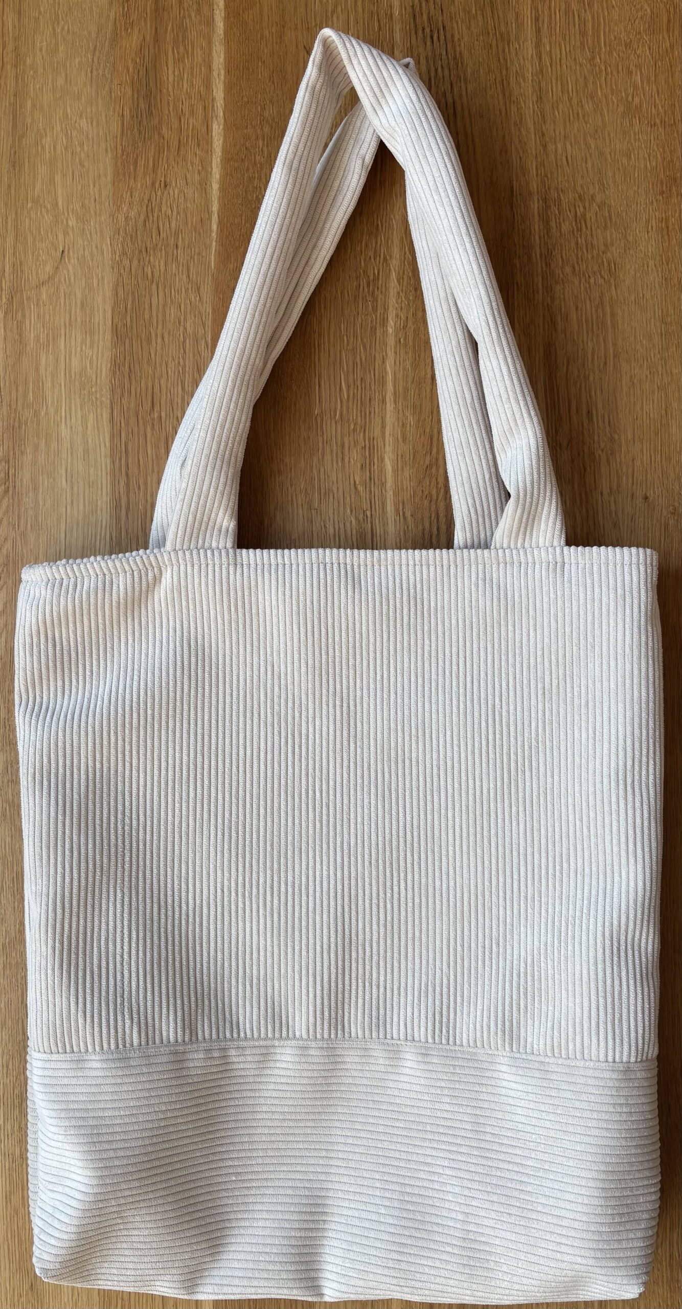 Elegante Weiße Baumwolltasche Mit Cord-Optik Für Christliche Marken, Umweltfreundlich Und Langlebig.