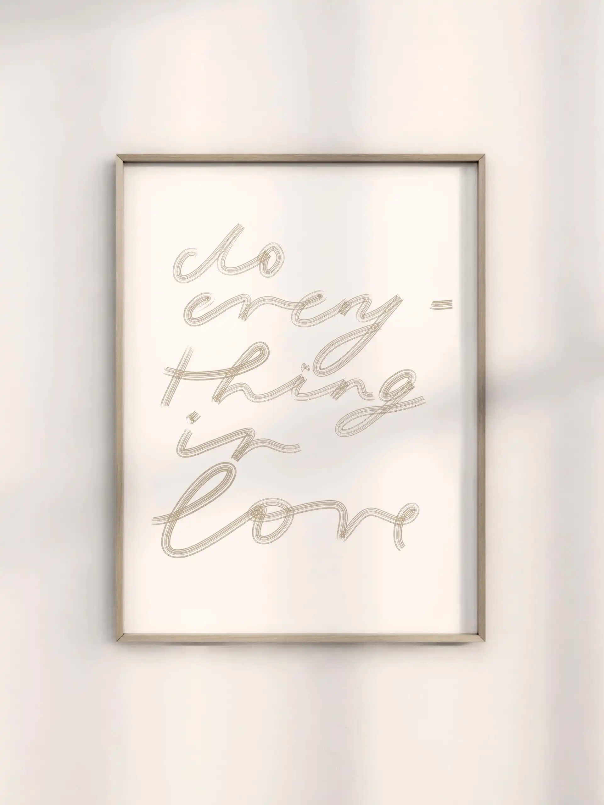 Inspirierendes christliches Wandbild mit der Botschaft "Liebe ist".