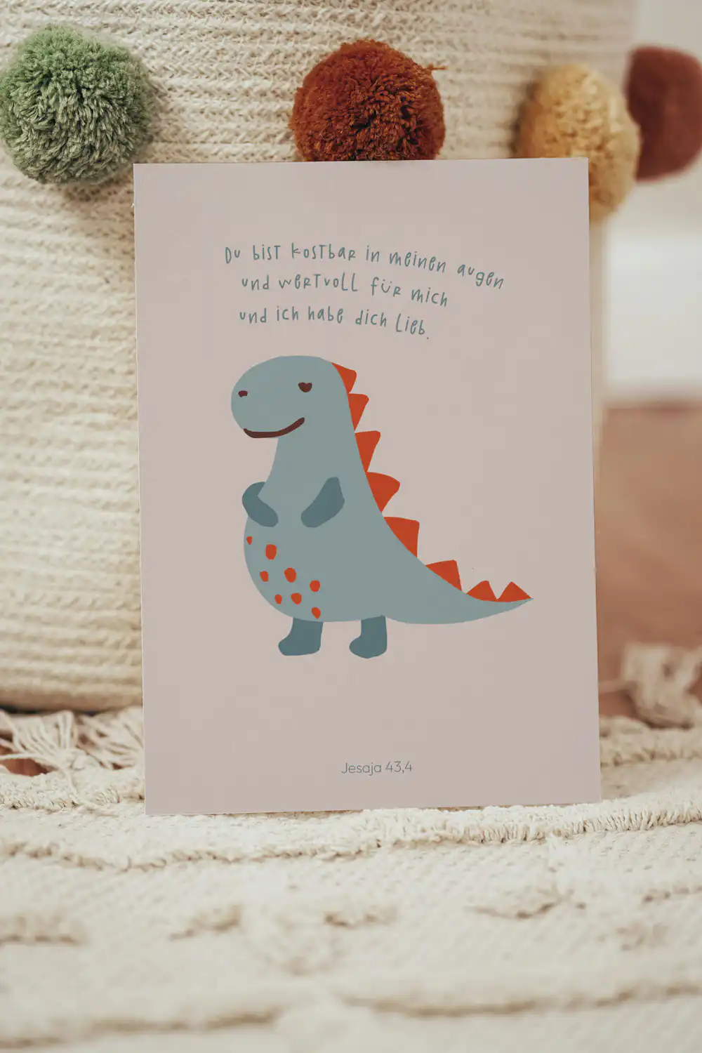 Postkarten für Kinder 6 Ein liebevoll gestalteter Gruß mit Dinosaurier und christlicher Botschaft auf Karte, dekorativ.