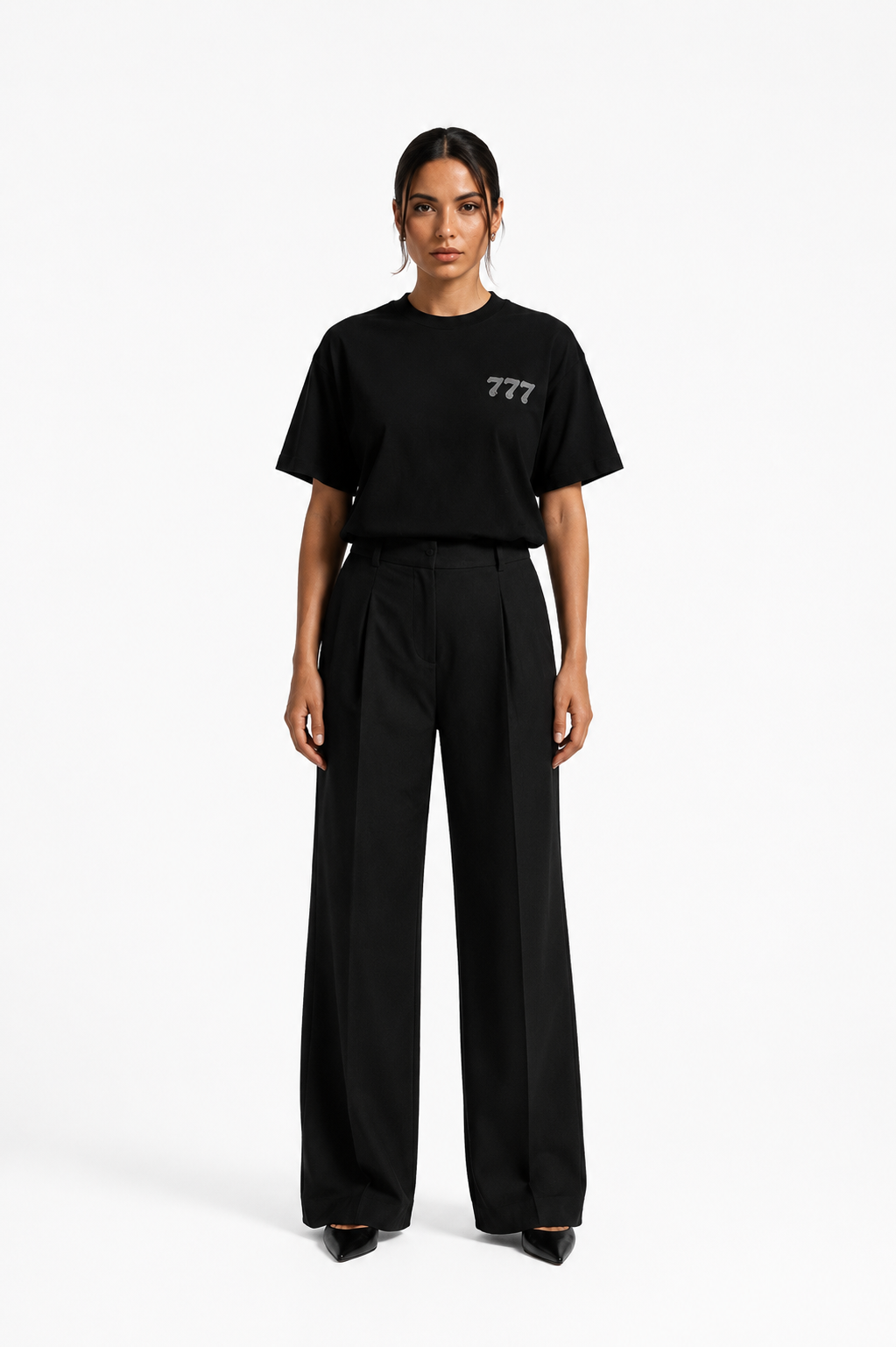 Moderne schwarze Damenhose und T-Shirt mit christlichem Design, Mode für Christen.