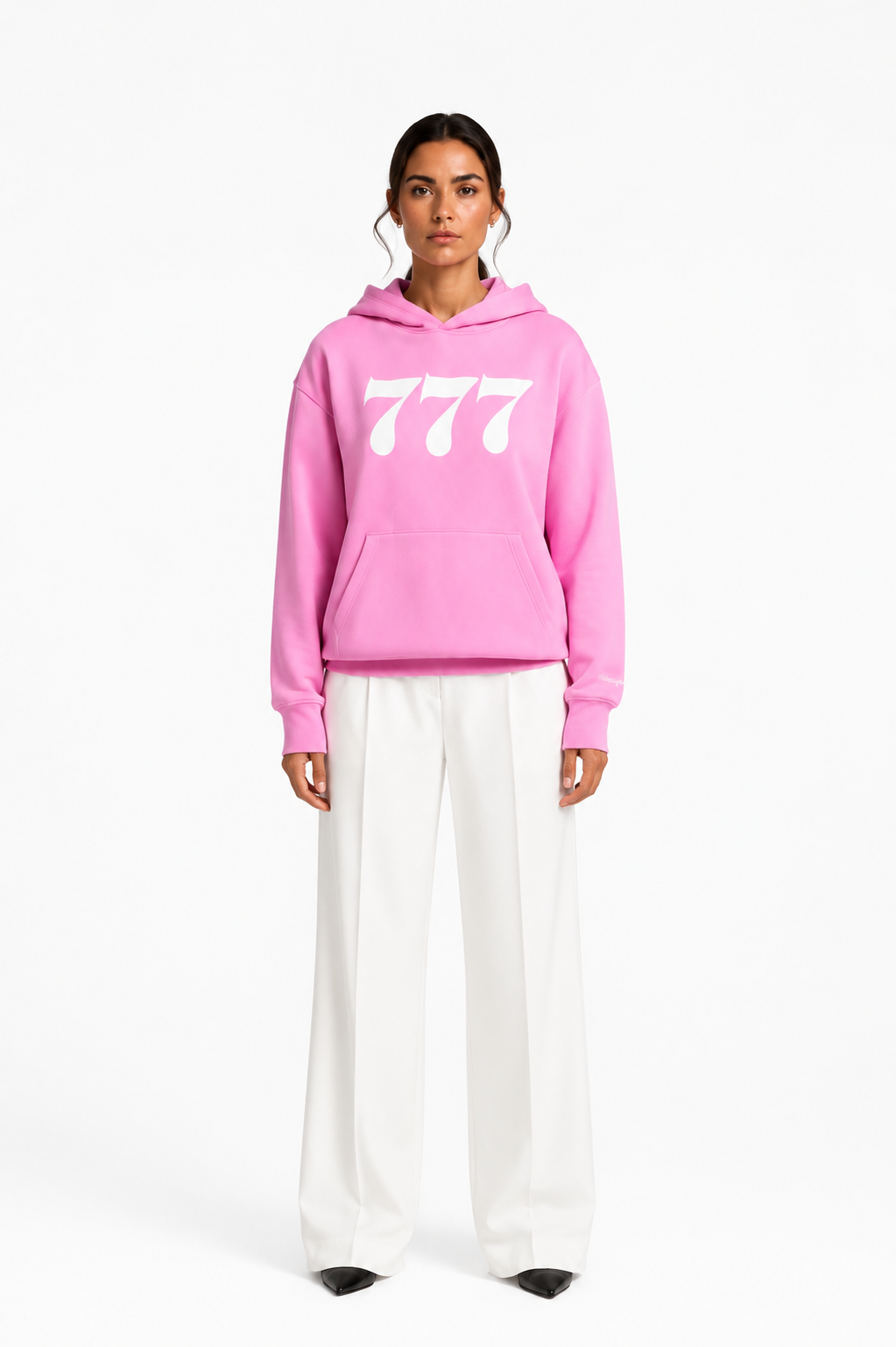 Hochwertiger pinker Hoodie mit "777" Aufdruck, modisch und bequem für Christen.