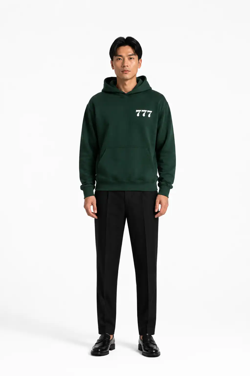 Moderner grüner Hoodie mit "777" für christliche Mode und Marken auf mookho.de.