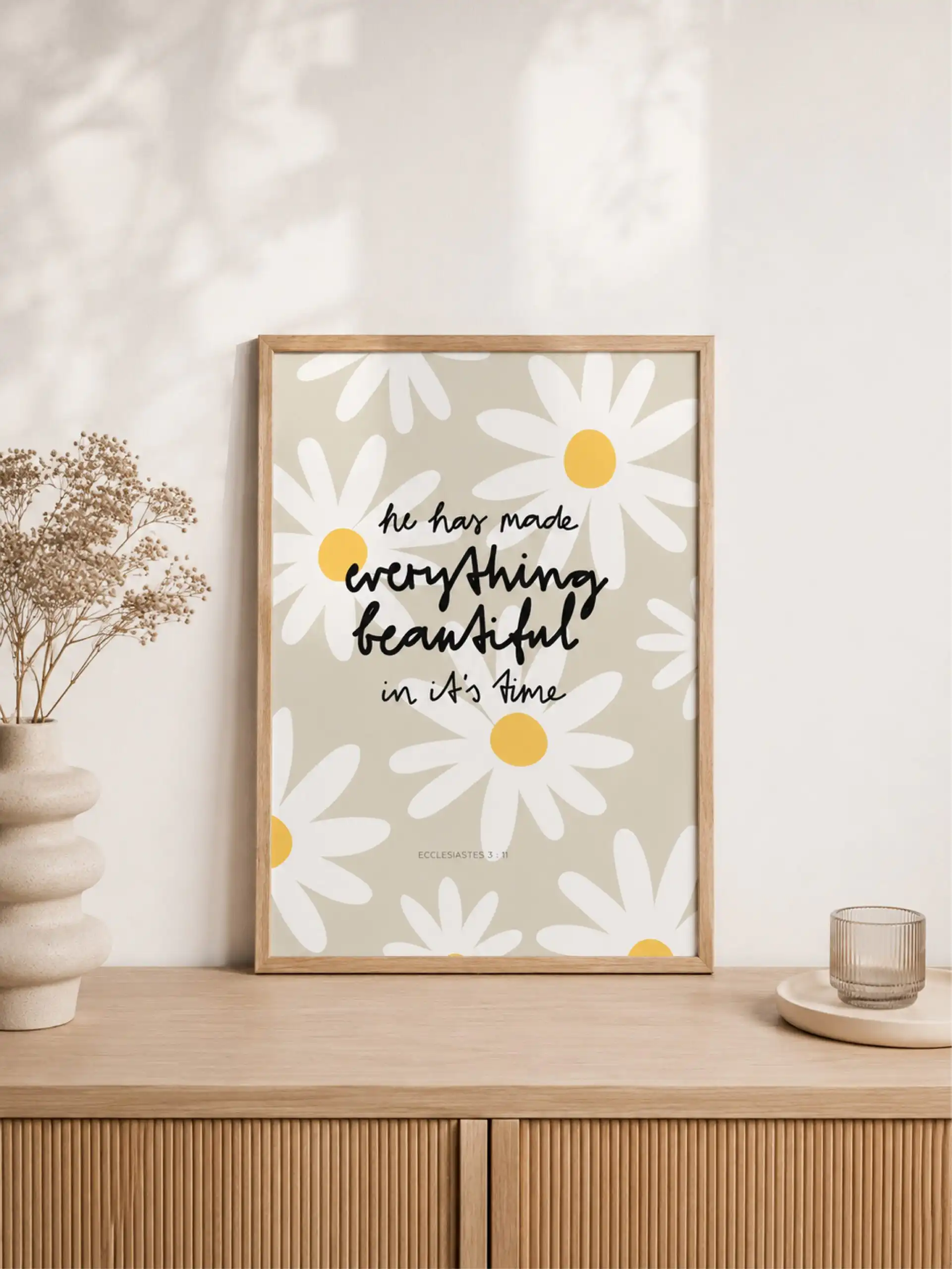 Blumenbild mit inspirierendem Zitat: "Du hast alles schön gemacht in seiner Zeit".