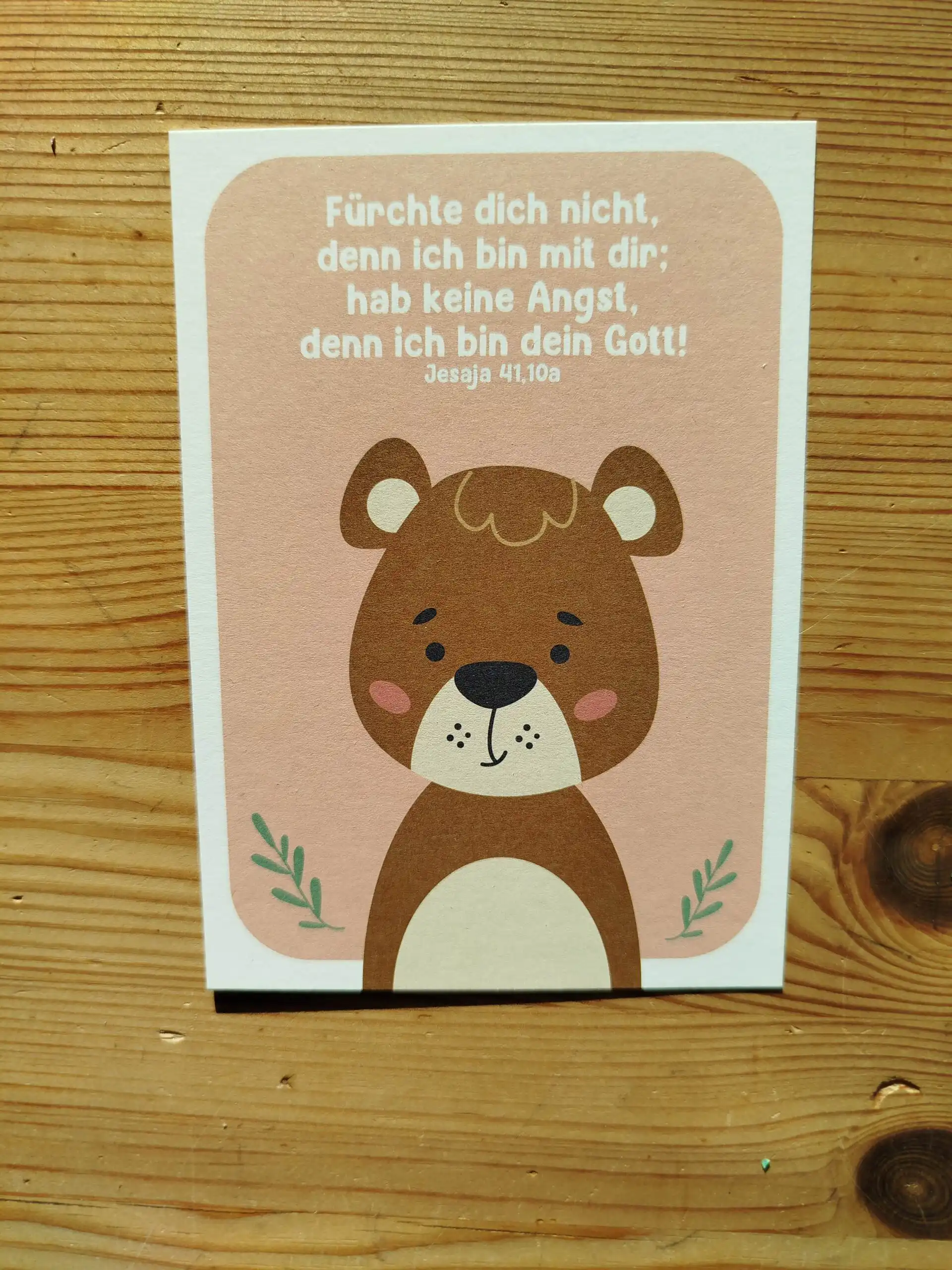 Fürchte dich nicht - Jesaja 41,10b - 5 Postkarte für Kinder 3 Christliche Karte mit Bär und Bibelvers Jesaja 41,10 in Pastellfarben.