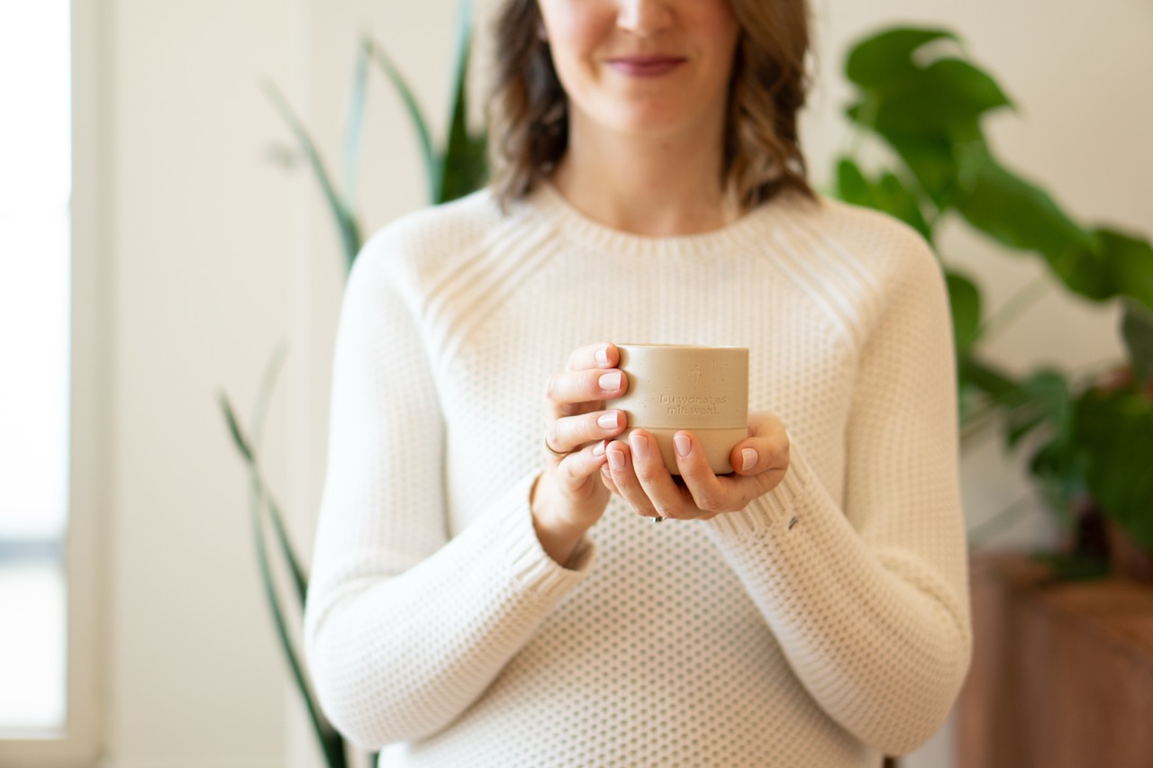 'Du warst es mir wert' - Tasse 230 ml | Gravierte Steingut- Tasse | christliches Geschenk 4 'Du warst es mir wert' - Tasse 230 ml | Gravierte Steingut- Tasse | christliches Geschenk – Bild 4